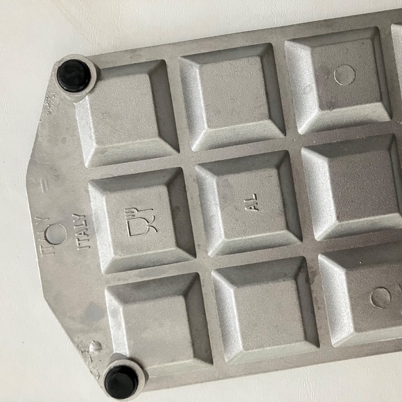 Ravioli Mold for Making 24 Square Ravioli of 32x32 mm with Square Filling Pocket - Picture 6 of 8